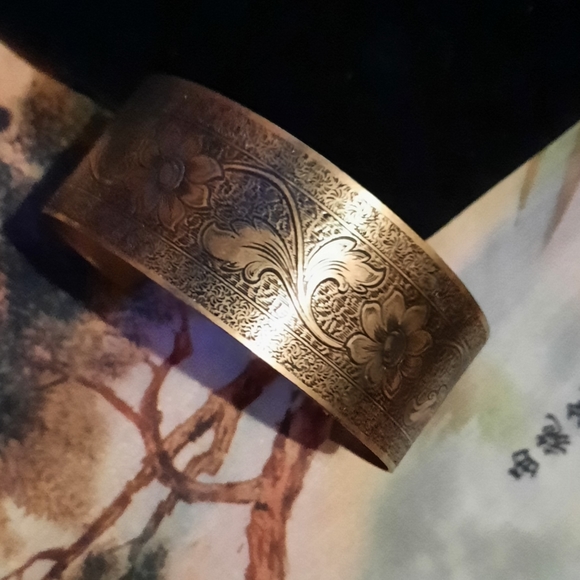 None Jewelry - 4/10$ brass tone floral scroll cuff bracelet